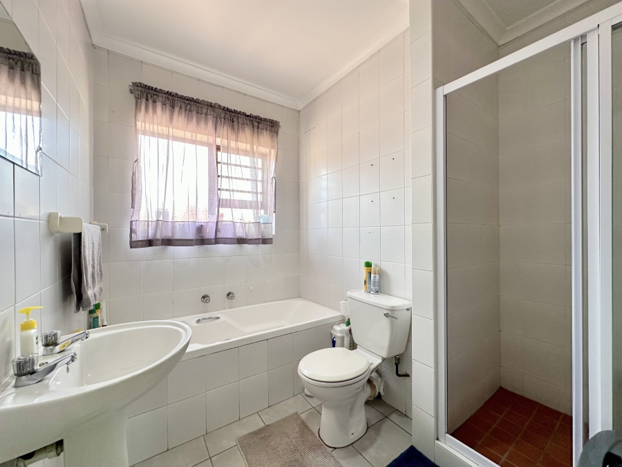 To Let 3 Bedroom Property for Rent in Sonstraal Heights Western Cape